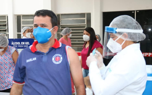 A primeira pessoa a ser vacinada em Granito contra a Covid