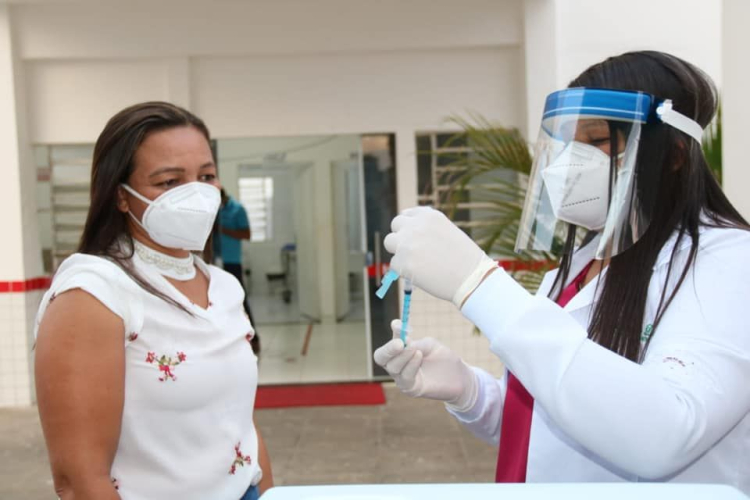 A primeira pessoa a ser vacinada em Granito contra a Covid