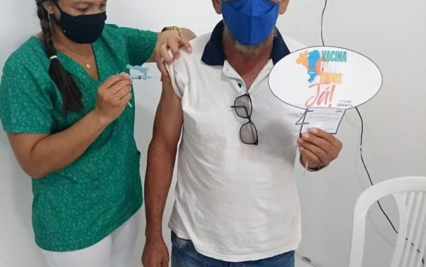 VACINAÇÃO CONTRA A COVID-19.