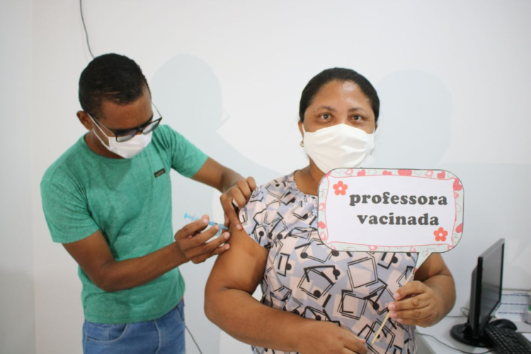 Vacinação COVID-19 - Profissionais da Educação.