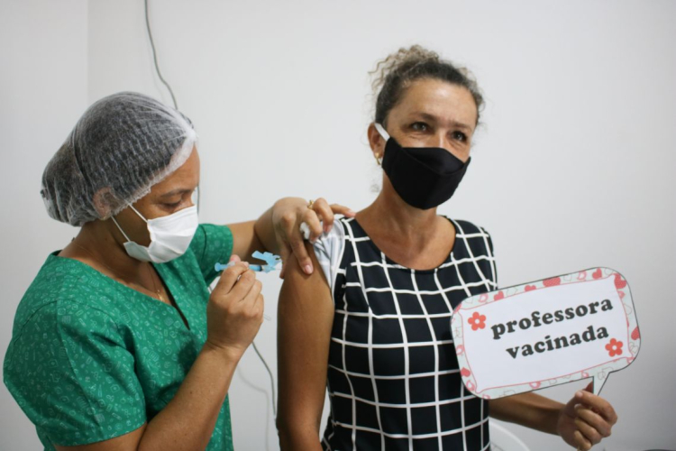 Vacinação COVID-19 - Profissionais da Educação.