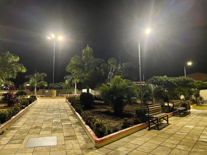 Iluminação da Praça Adelson Coelho