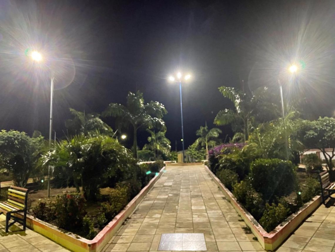 Iluminação da Praça Adelson Coelho