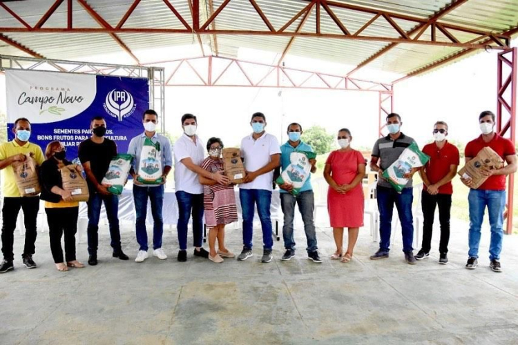 Granito recebeu nesta quinta-feira (17) sementes do programa Campo Novo, desenvolvido pelo IPA.