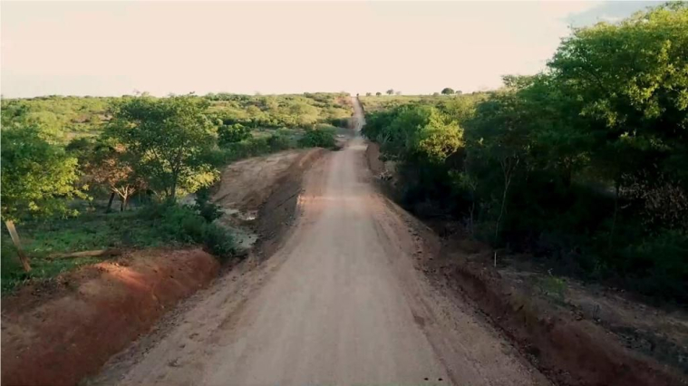 EM GRANITO PREFEITURA RECUPERA AÇUDES E BARREIROS DA ZONA RURAL.