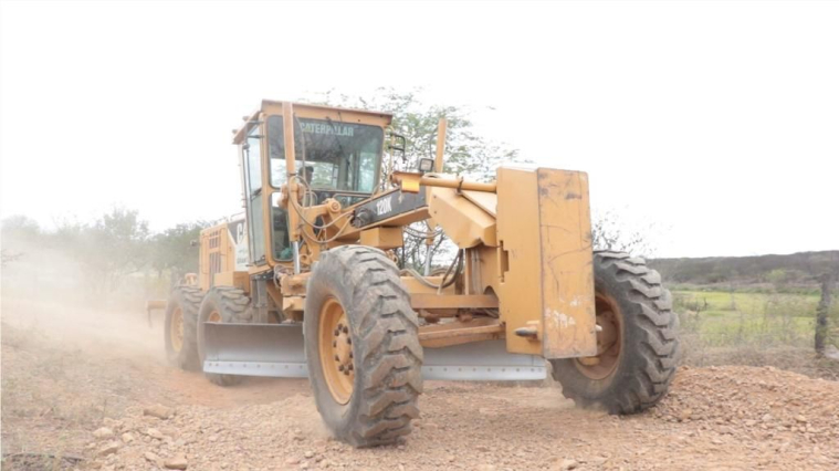 EM GRANITO PREFEITURA RECUPERA AÇUDES E BARREIROS DA ZONA RURAL.