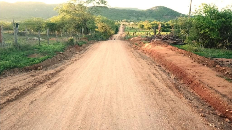 EM GRANITO PREFEITURA RECUPERA AÇUDES E BARREIROS DA ZONA RURAL.