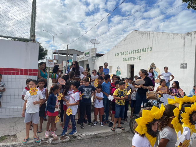 REGISTROS DA MOBILIZAÇÃO EM PROL DA CAMPANHA MAIO LARANJA EM GRANITO!