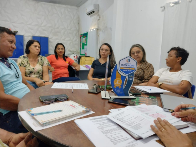 Reunião Extraordinária na Secretaria de Educação: com os diretores e diretoras recém-empossados e a equipe da SEDUC.