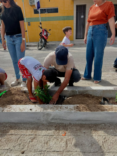 Granito realiza ação de arborização na Avenida José Saraiva Xavier com ampla participação da comunidade