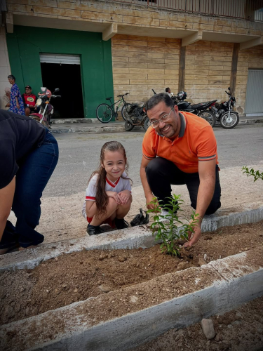 Granito realiza ação de arborização na Avenida José Saraiva Xavier com ampla participação da comunidade