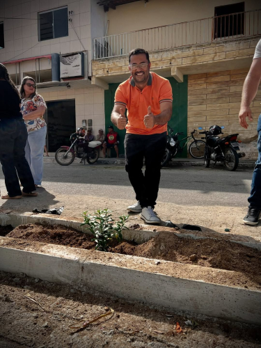 Granito realiza ação de arborização na Avenida José Saraiva Xavier com ampla participação da comunidade