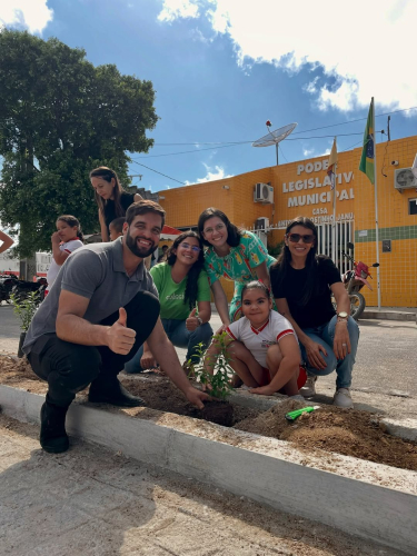 Granito realiza ação de arborização na Avenida José Saraiva Xavier com ampla participação da comunidade