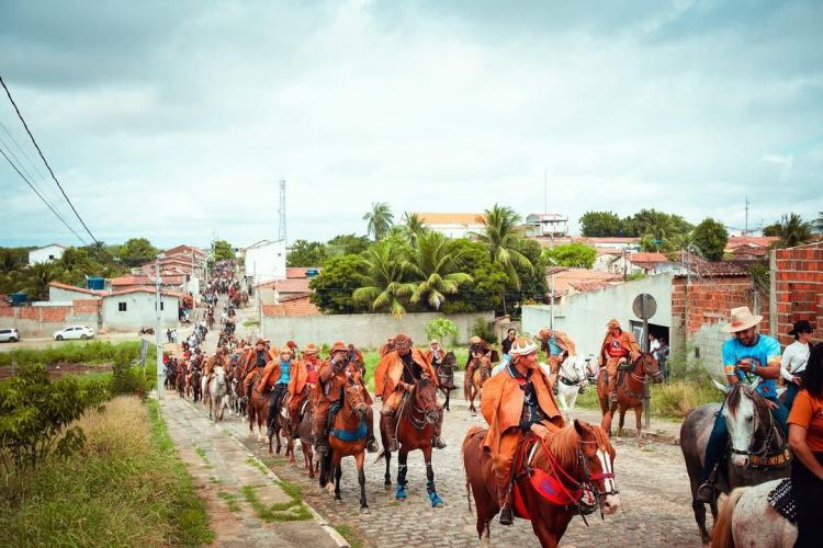 Cavalgada Rosalvo Xavier emociona público na programação do São João 2025 em Granito