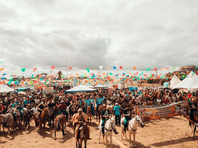 Cavalgada Rosalvo Xavier emociona público na programação do São João 2025 em Granito