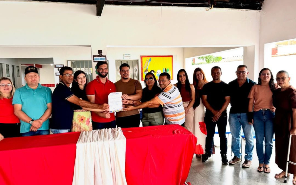 Governo Municipal de Granito assina ordem de serviço para cobertura da quadra da Escola Municipal Helena Lopes de Souza